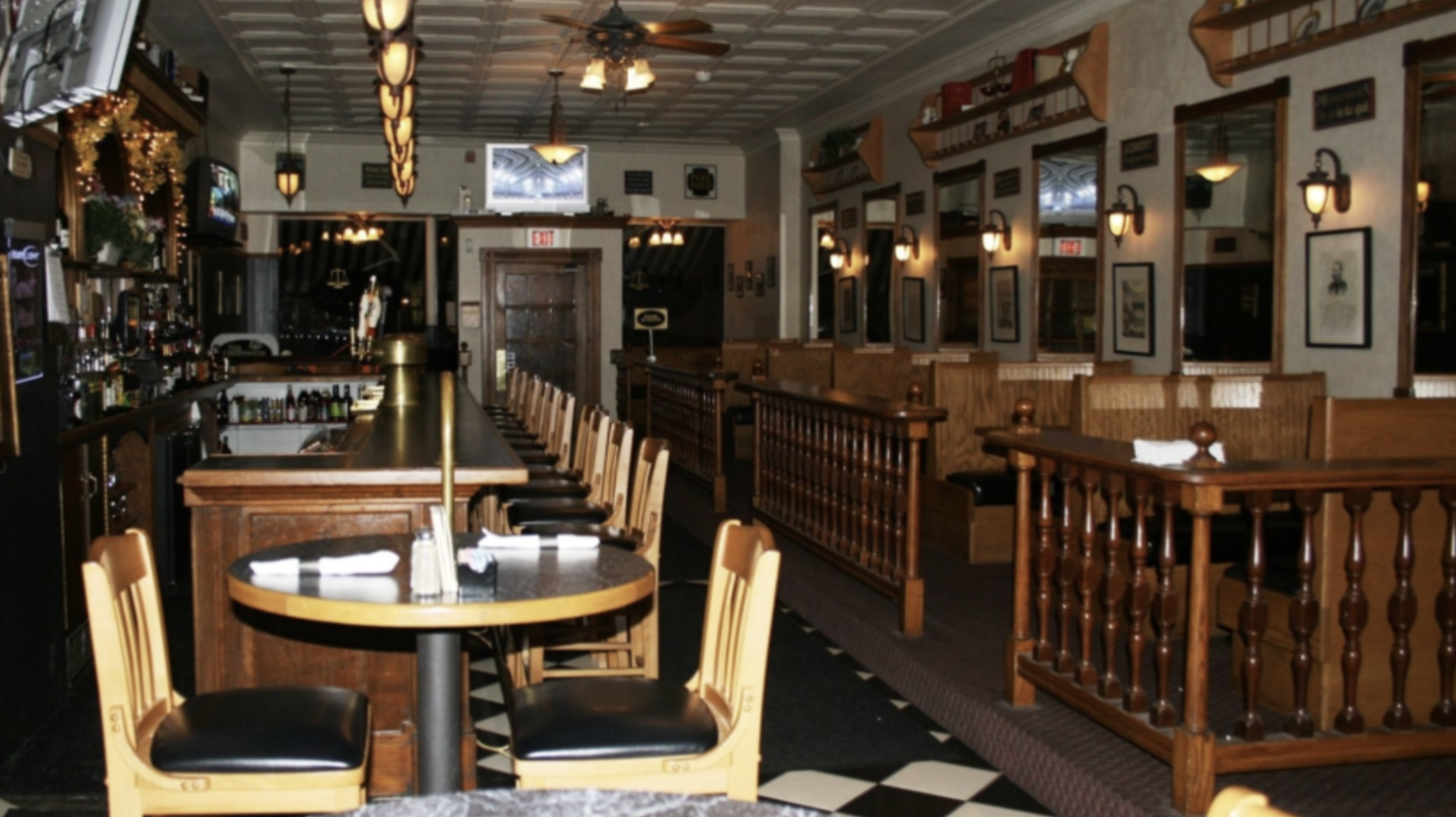 the courthouse bar and grille