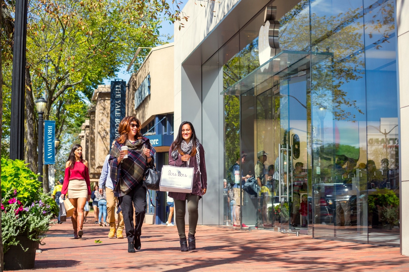 Yale Campus Tours : Free & Open to the Public - The Shops at Yale