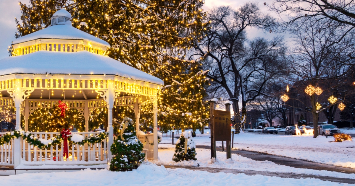 Follow the Lights to Holiday Cheer! | CTvisit