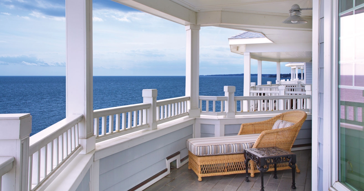 Hotels on the water near me