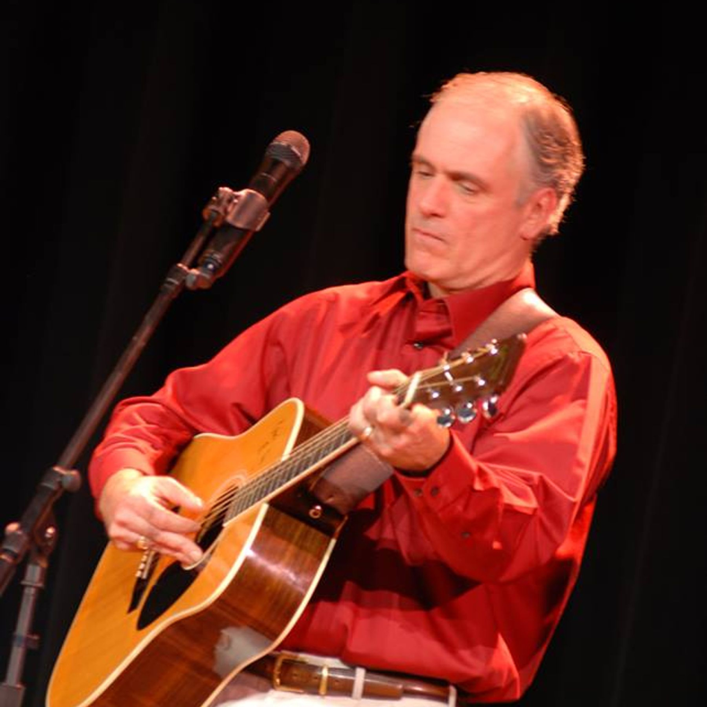 Dan Ringrose with guitar