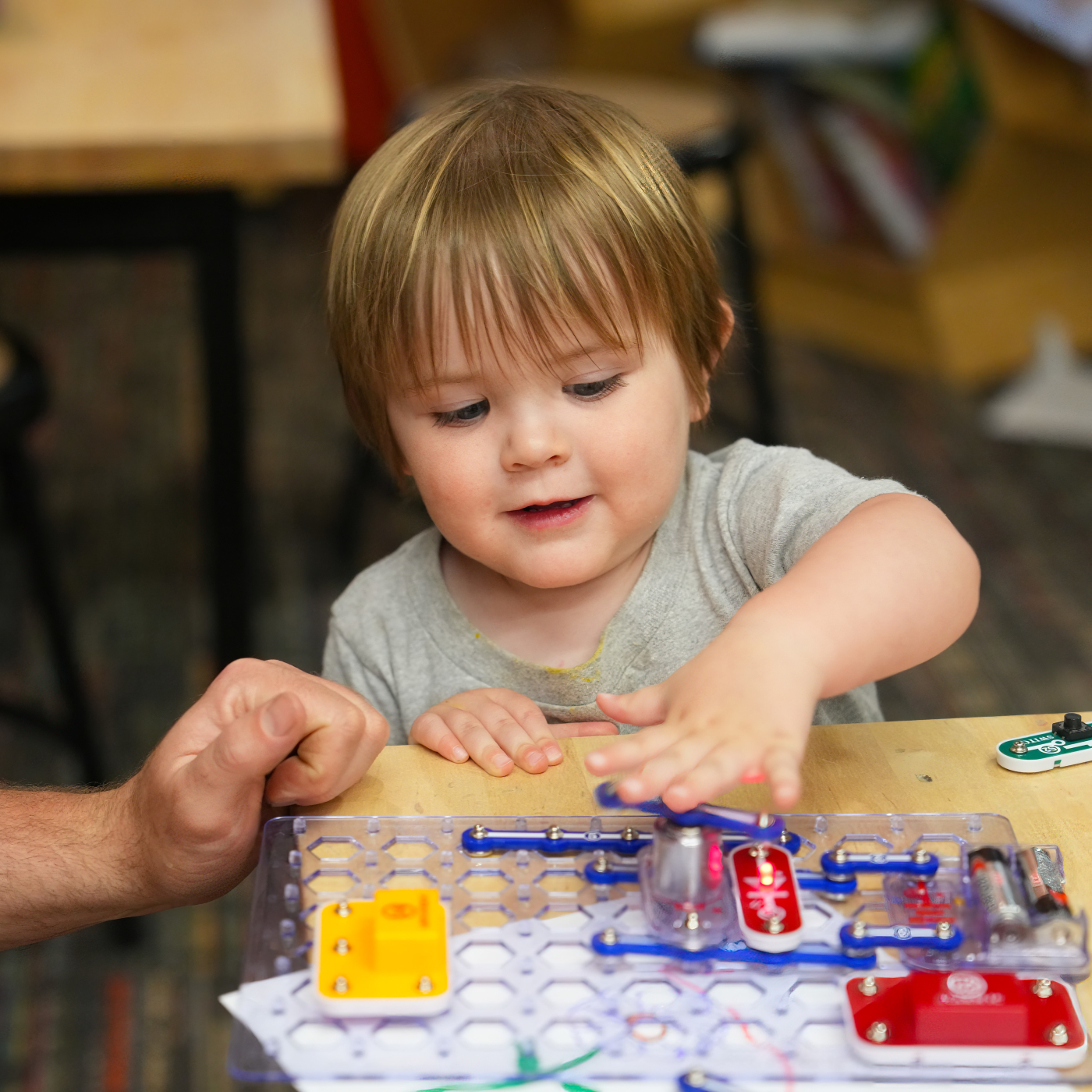 Snap Circuits in MakerSpace