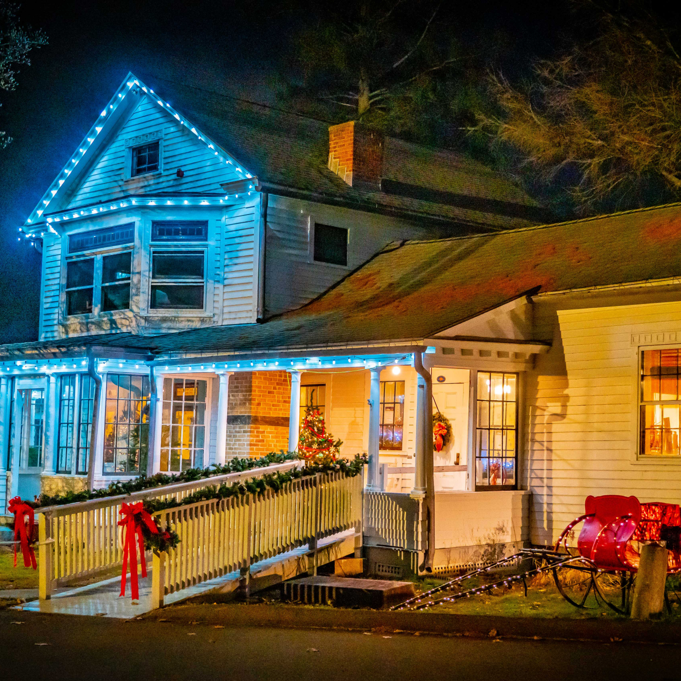 The Boothe Homestead in Stratford at night