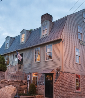 Captain Daniel Packer Inne