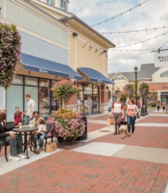 The Shops at Farmington Valley