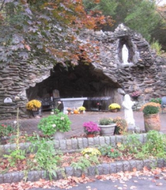 Lourdes in Litchfield Shrine Grotto