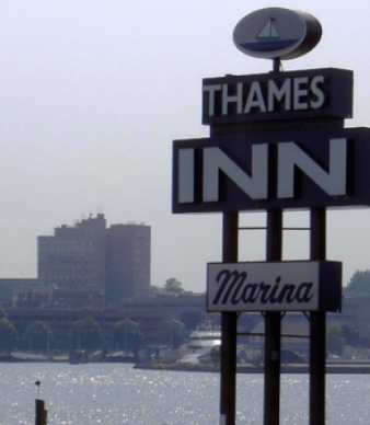 Thames Inn &amp; Marina
