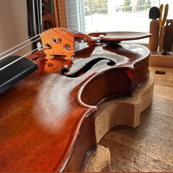 Luthier Constantin in Westport 