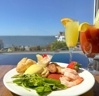 Brunch dominical en Water's Edge Resort & Spa