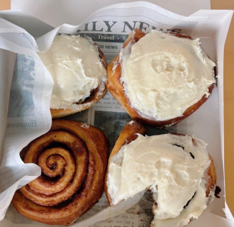 Rollos de canela de la panadería BouNom en Avon