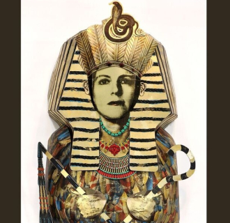  A photograph of the artist’s face functions as the mummy’s portrait.