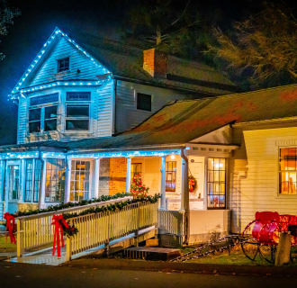 The Boothe Homestead in Stratford at night