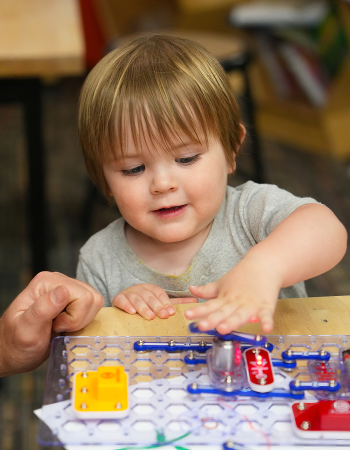 Snap Circuits in MakerSpace