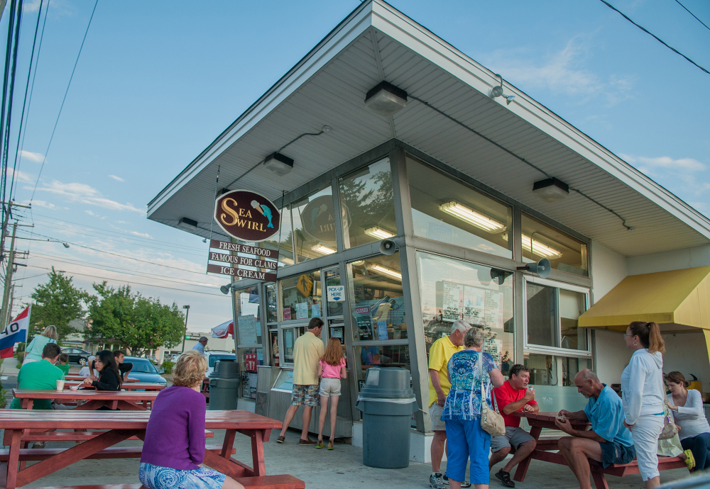 People dining and ordering at Sea Swirl seafood and ice cream stand