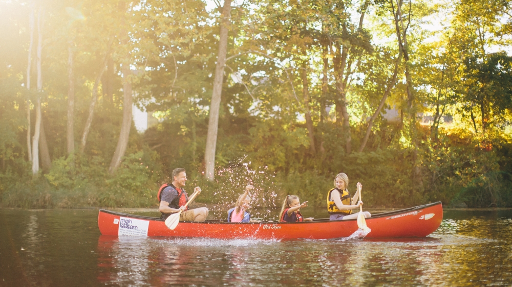 Family canoe trip on the Farmington River