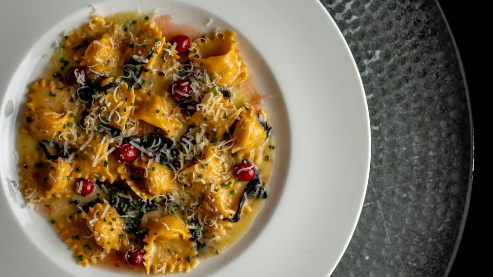 Un plato de pasta en el restaurante L'Ostal en Darien, CT