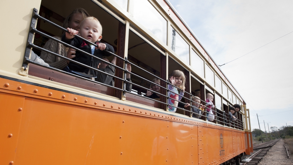 shoreline trolley museum, kids looking out