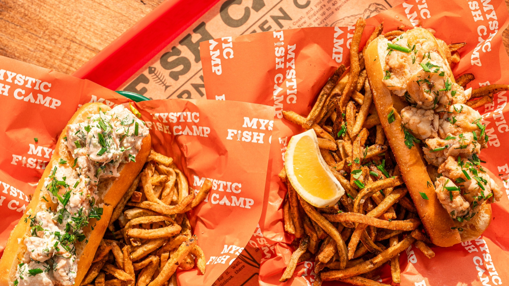 Rollitos de rape y patatas fritas en Mystic Fish Camp