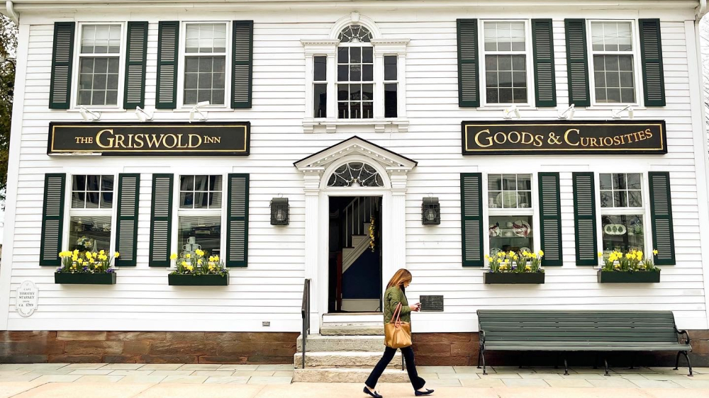 Artículos y curiosidades en la posada Griswold, Essex.