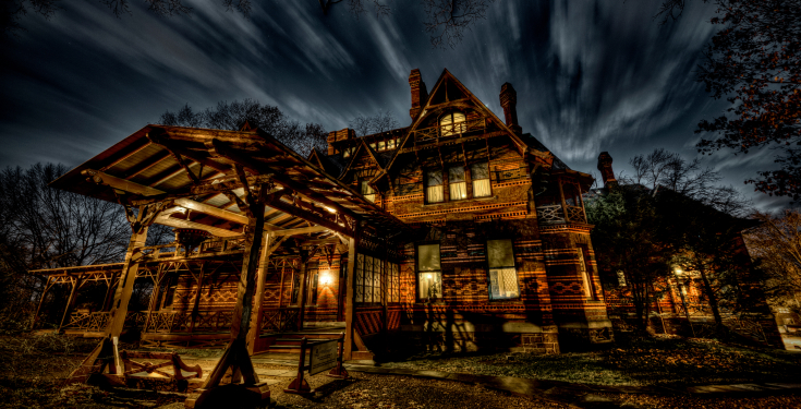 A spooky photo of the Mark Twain House
