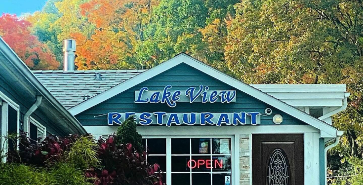 Fall foliage by the lake!